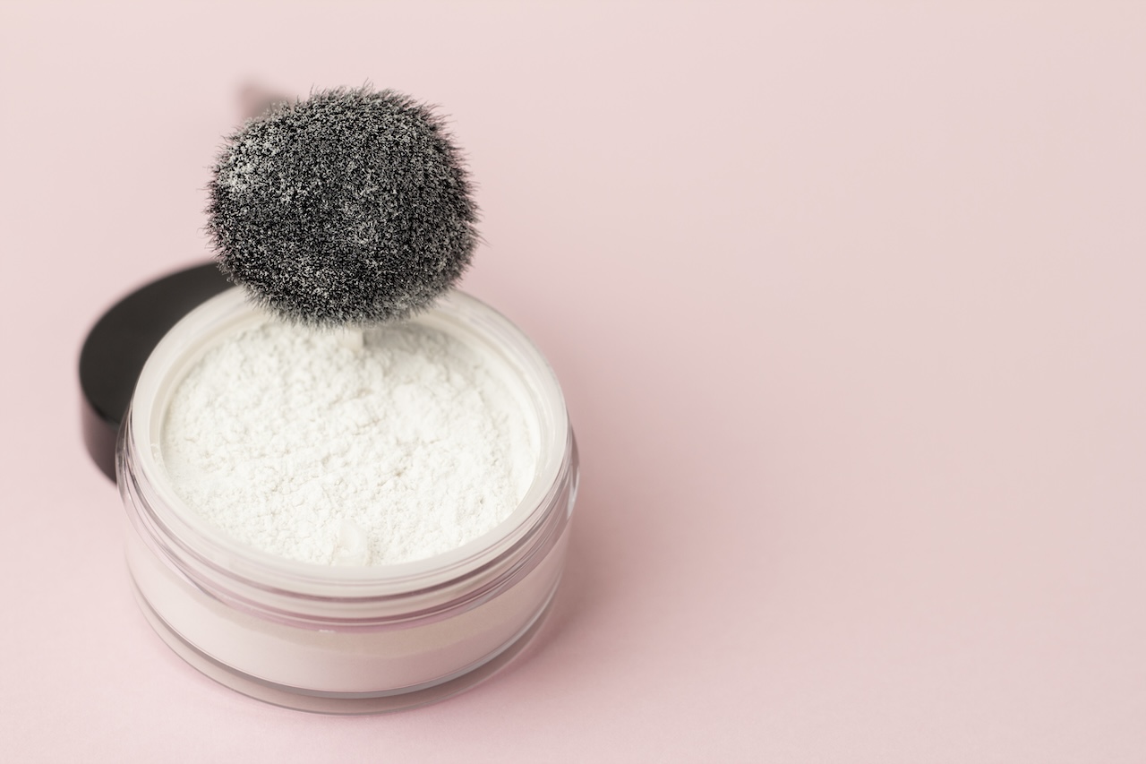 Makeup brush and loose powder