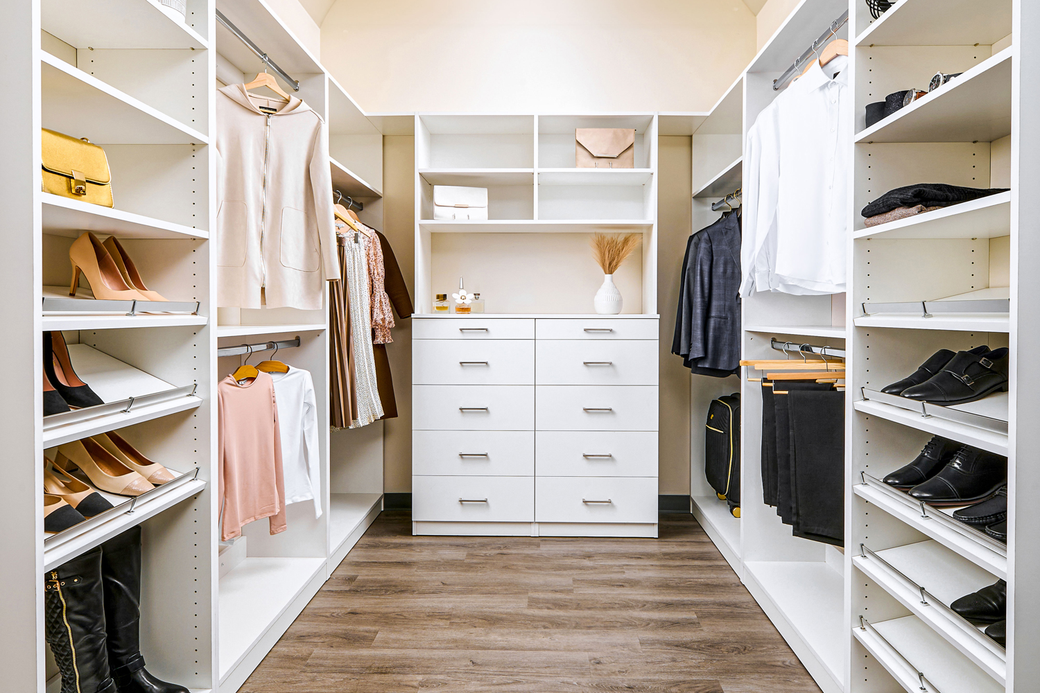 Seleqt Custom Closets & Bookcases Quality Local Craftsmanship