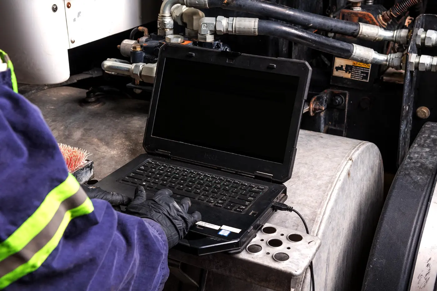 Mechanic performing truck diagnostic in North Las Vegas, NV
