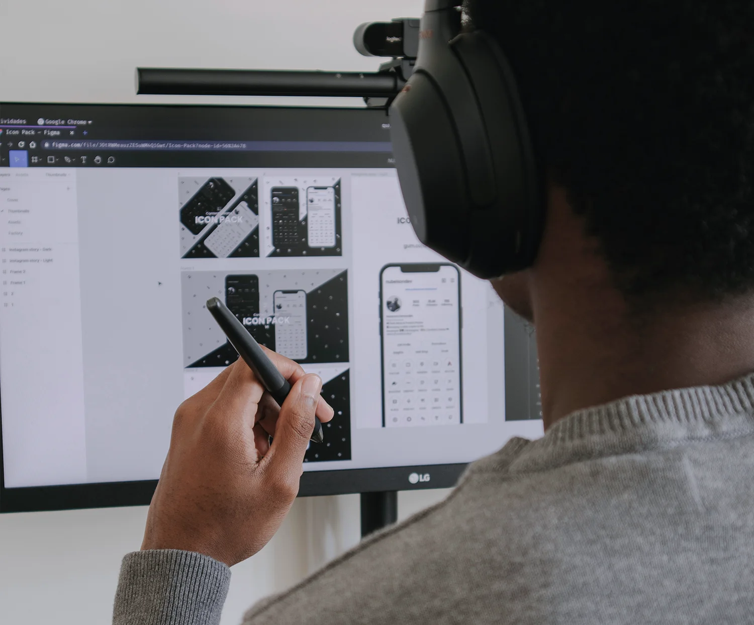 Mastering the Mobile-First Approach in UX/UI Design by ROOM 1707©
