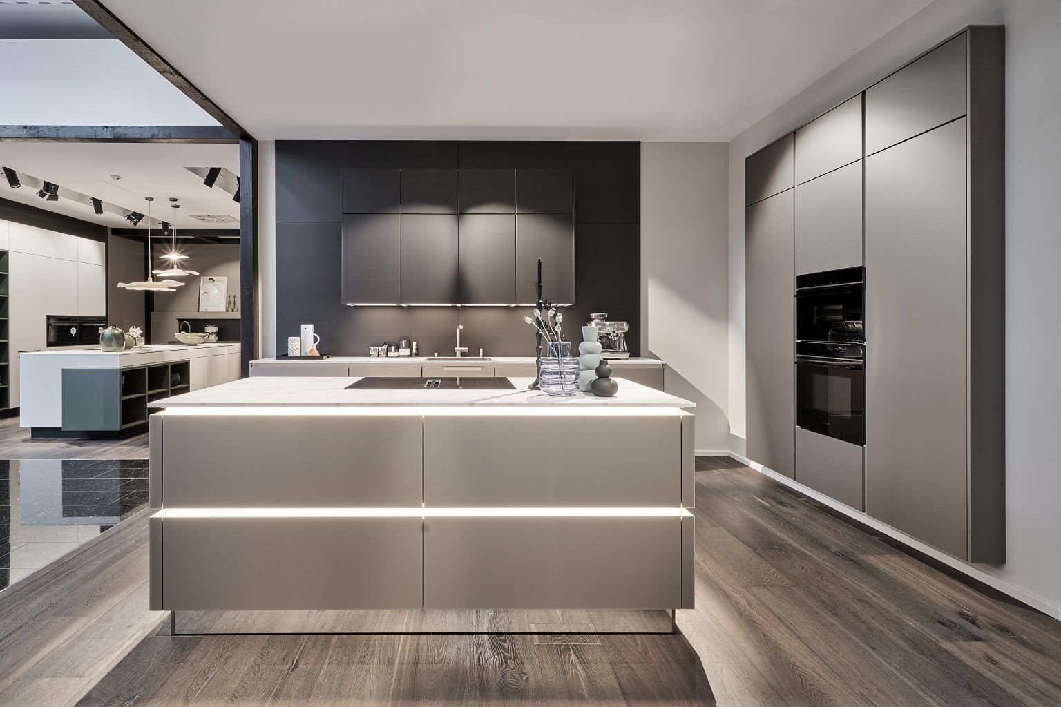 Des laques métalliques aux sideboards personnalisables : Häcker se ...