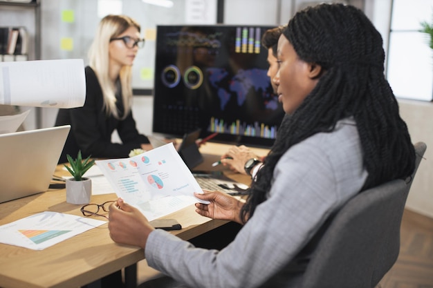 CV Analyste en expérience client: Modèles et conseils efficaces