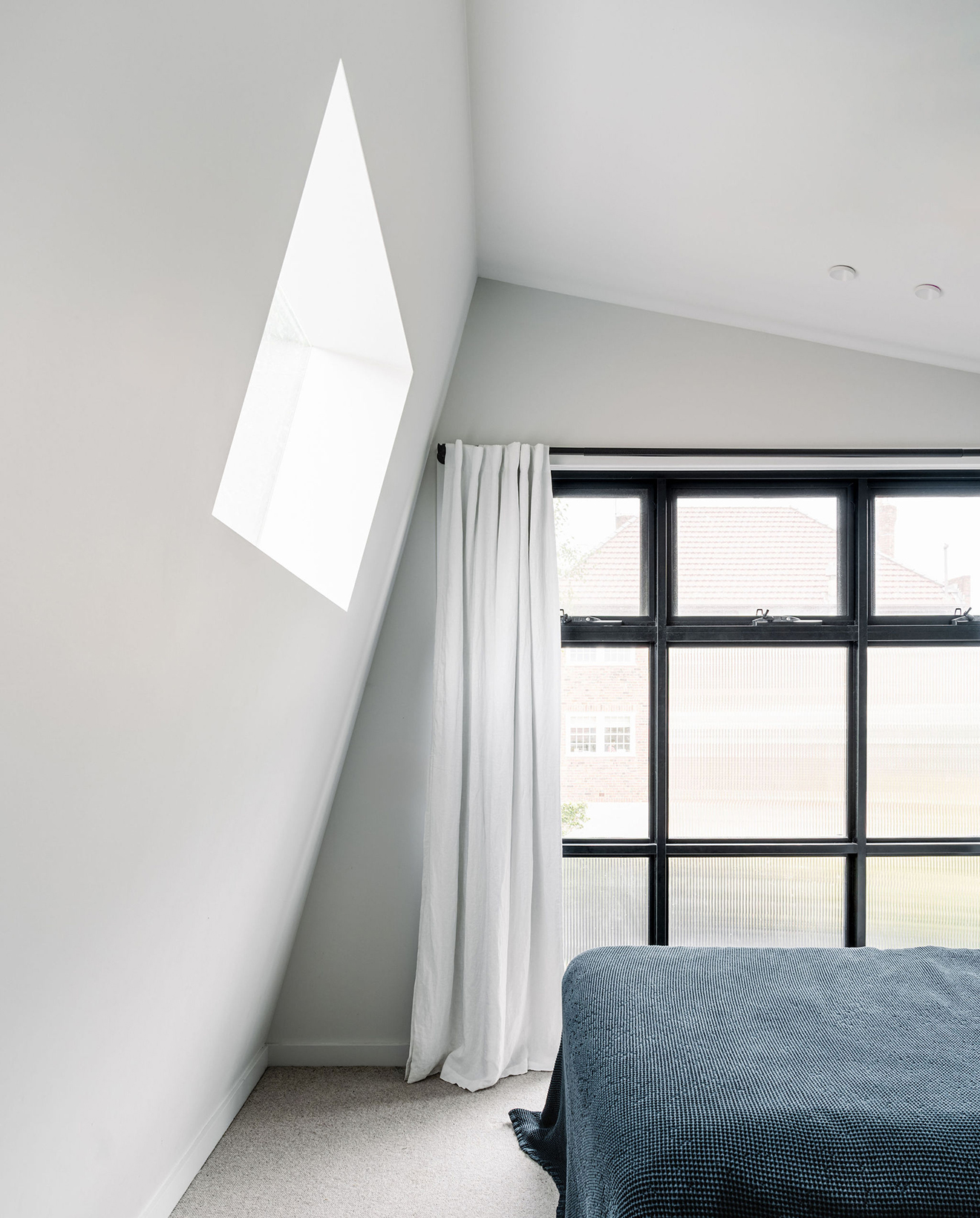 A Complete Guide to Creating a Minimalist Apartment -