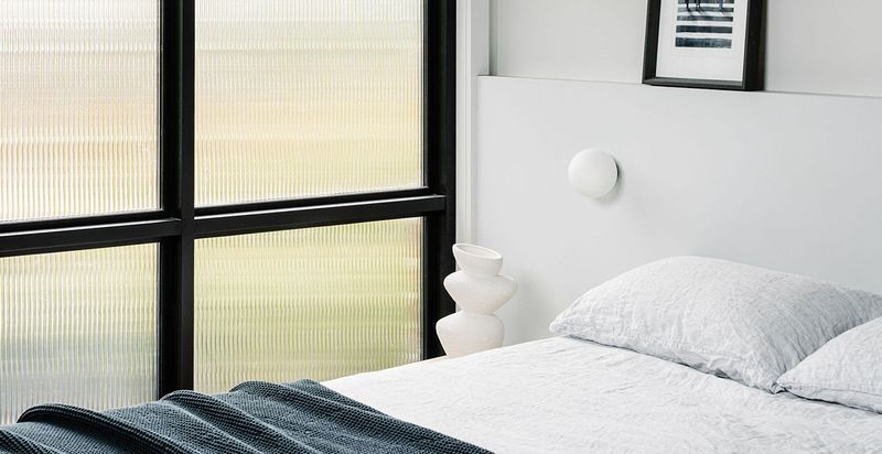 Modern Minimalist Decor Tips for First-Time Renters - Minimalist Home Decor Preservation For Renters