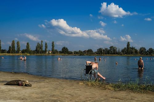 Slovyansk Resort; Wounded soldier at the lake in Slovyansk. September 3, 2023. Slovyansk Ukraine