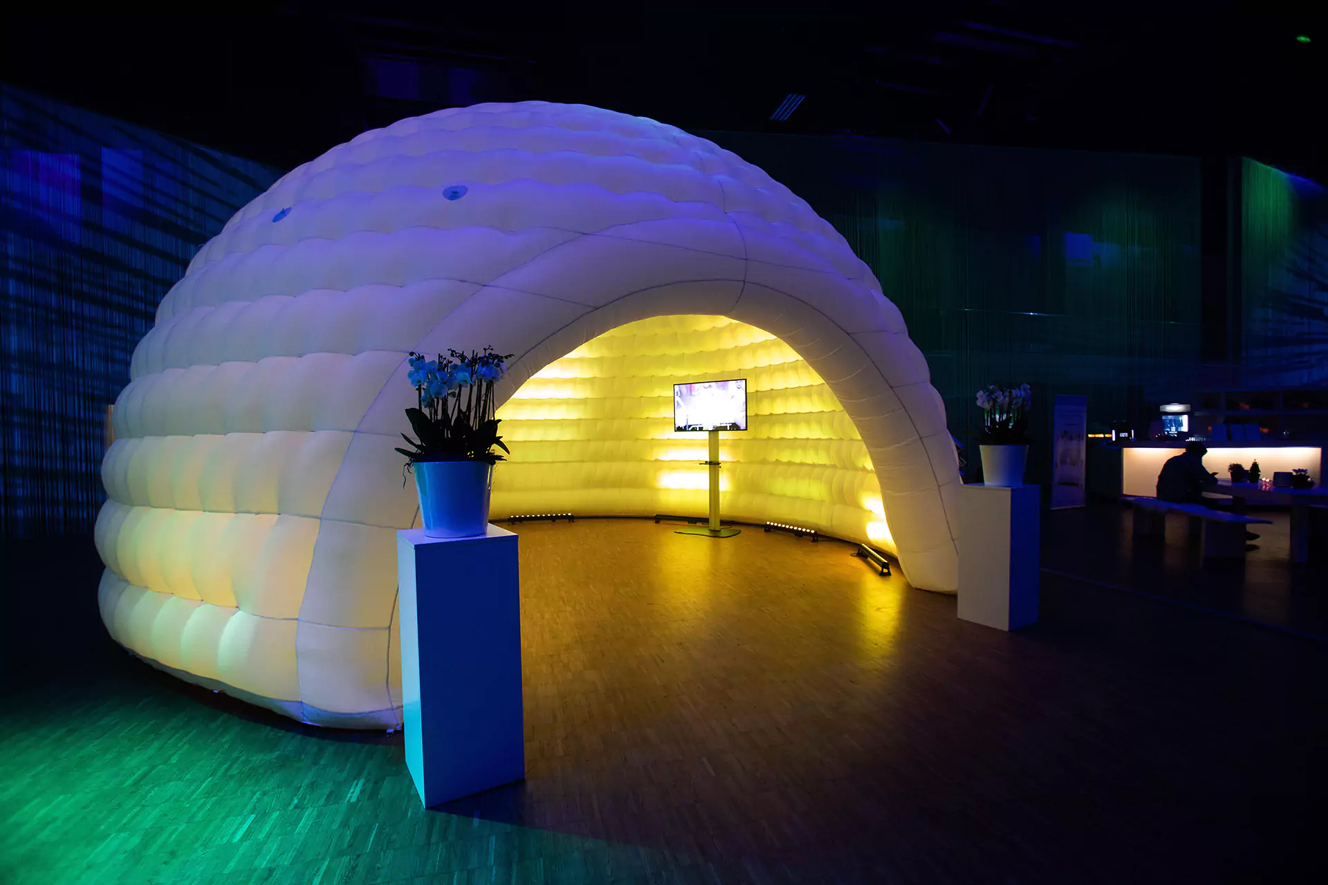 Tente dôme igloo gonflable avec lumières LED et soufflerie d'air