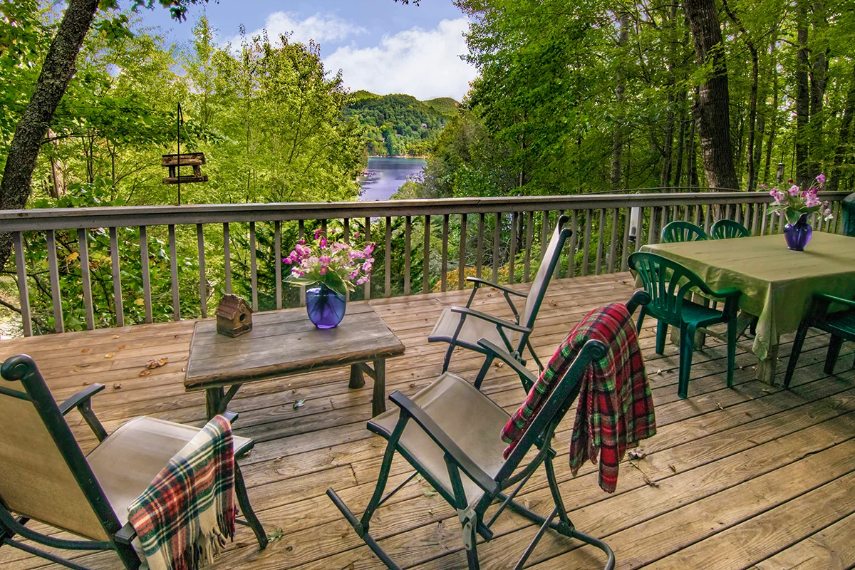 Hemlock Hill Cottage Cozy Lakefront Getaway in Cashiers, NC
