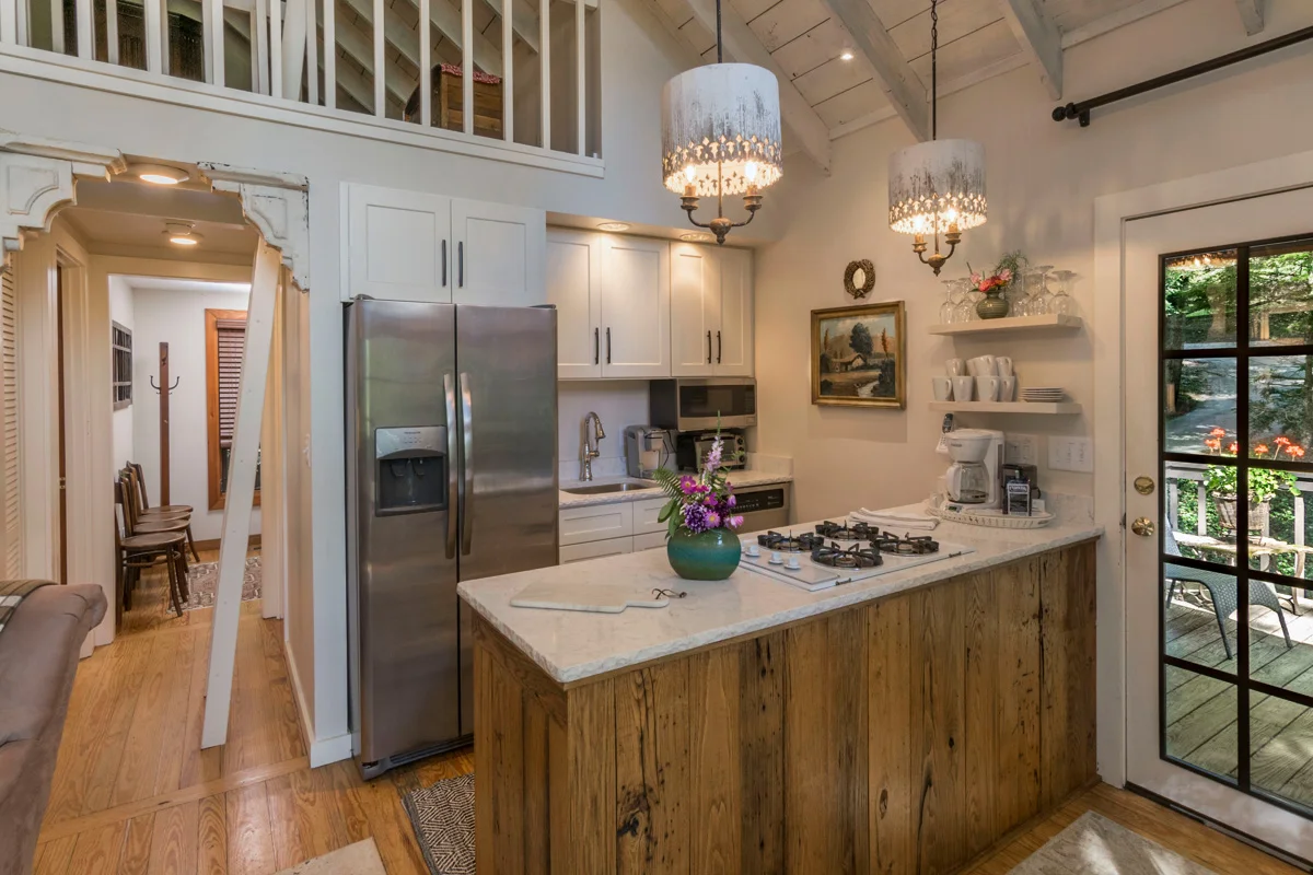 Hemlock Hill Cottage Cozy Lakefront Getaway in Cashiers, NC