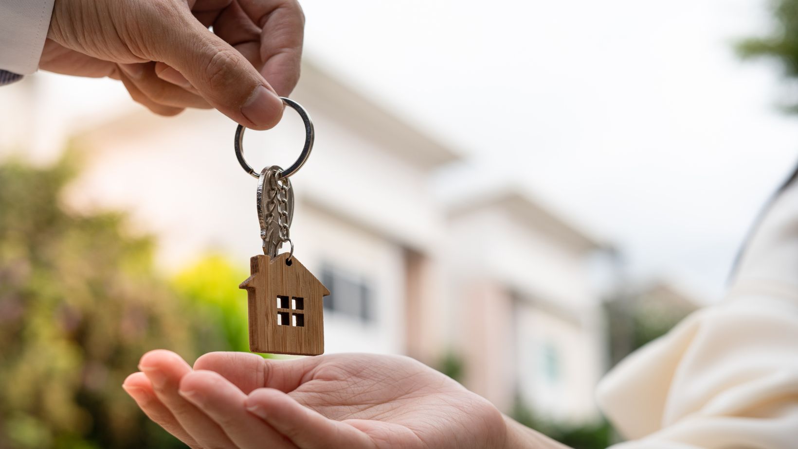 Are Landlords Responsible for Cleaning Between Tenants? Essential Insights