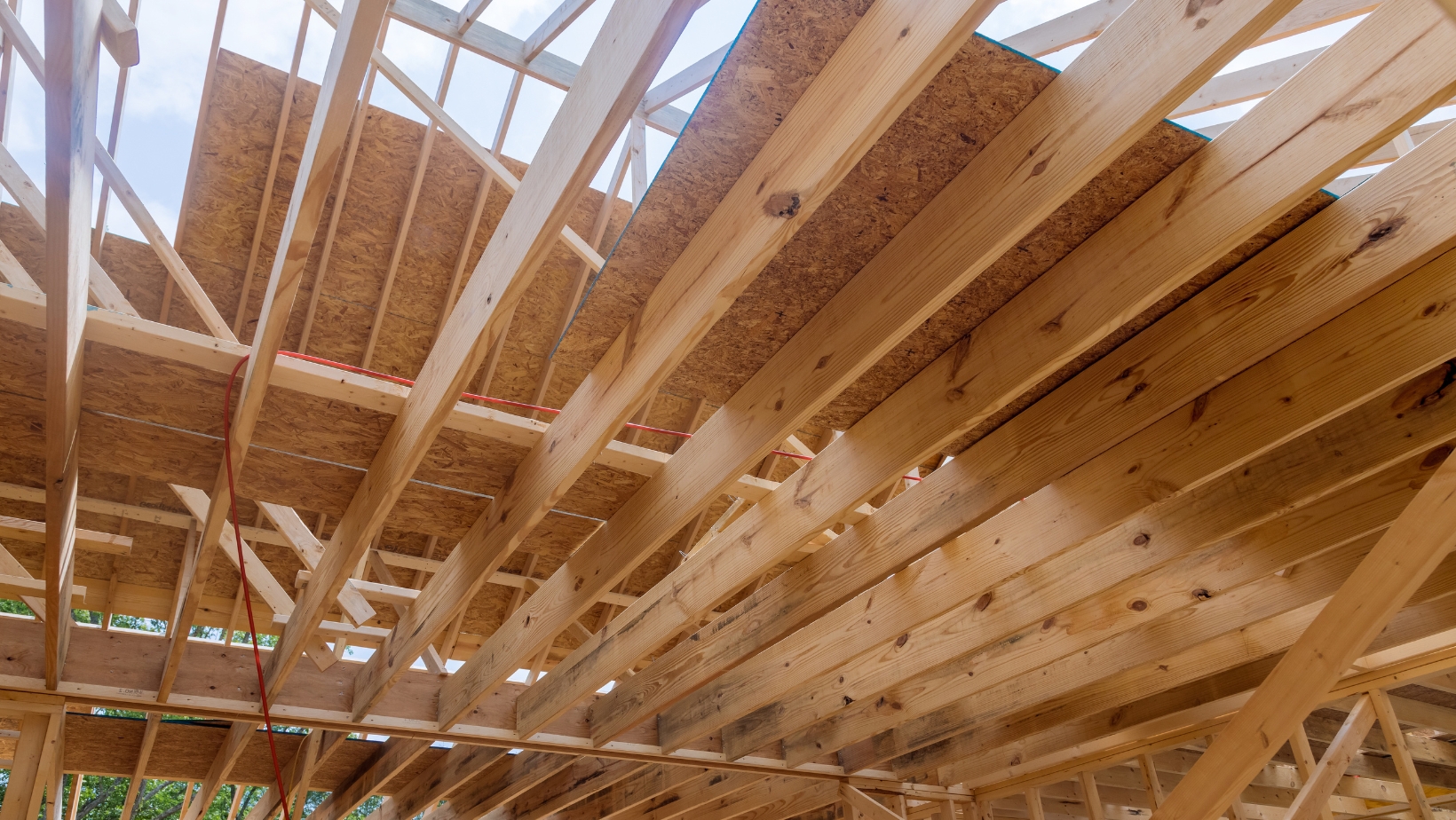 What is the Difference Between Rafters and Trusses?