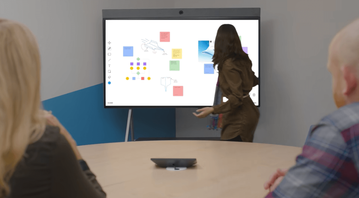 A depiction of a presenter using Zoom Whiteboard's sticky note function in a meeting