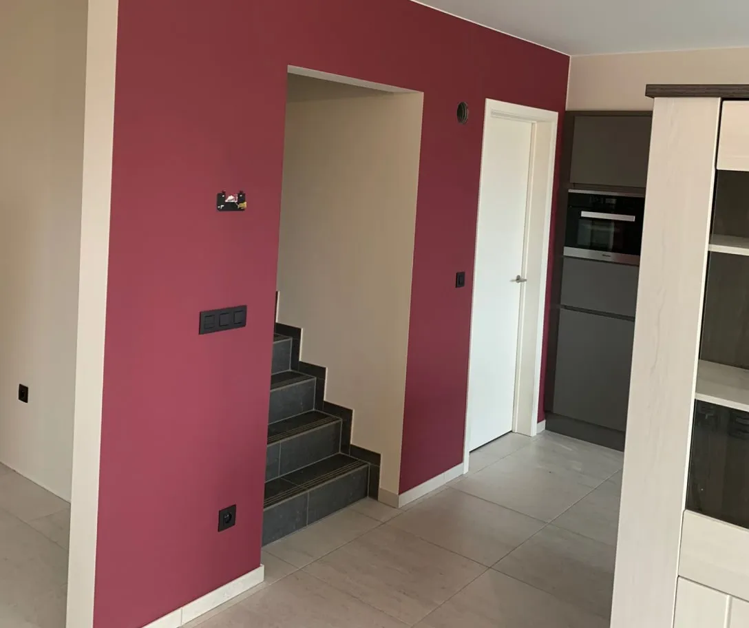 Donker Rode Muur Schilder Florand - Schilderwerken Deurne (Antwerpen)