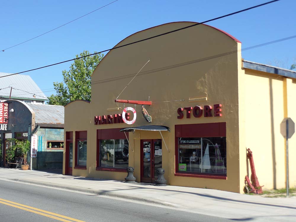 8 Boat Salvage Yards in Florida (Including Features & Reviews!)