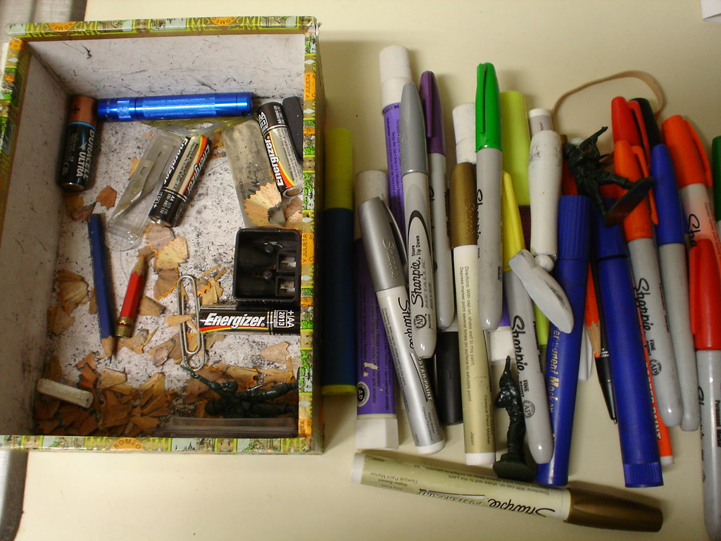 Can You Bring Pens on a Plane? (Pens, Dab Pens, Markers & More)