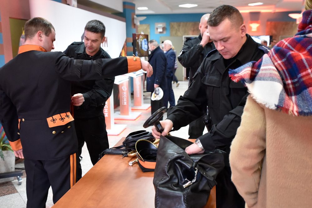 Can You Bring Lysol on a Plane? (What Does the TSA Say?)