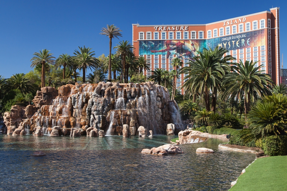 Las Vegas Hidden Gems: Top 15 Waterfalls for Epic Escapes