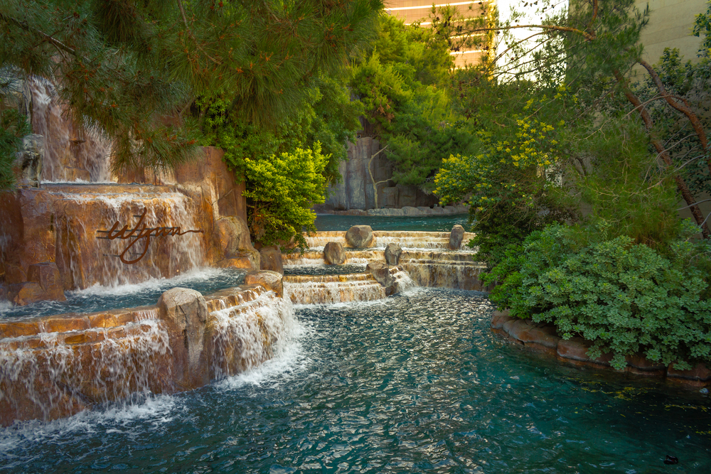 15 Best Waterfalls in Las Vegas (Natural & Man-Made Attractions)