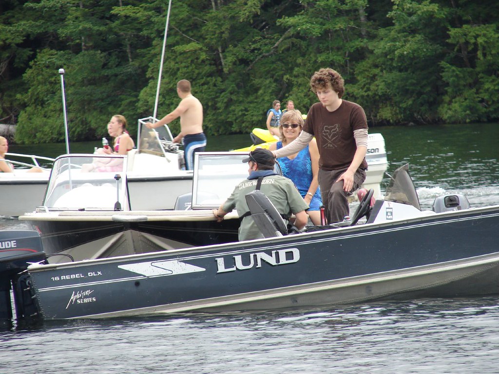 15 Best Pontoon Boat Brands Available (Includes Amazing Features!)