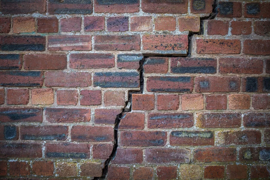 Distinguer les différents types de fissures dans sa copropriété