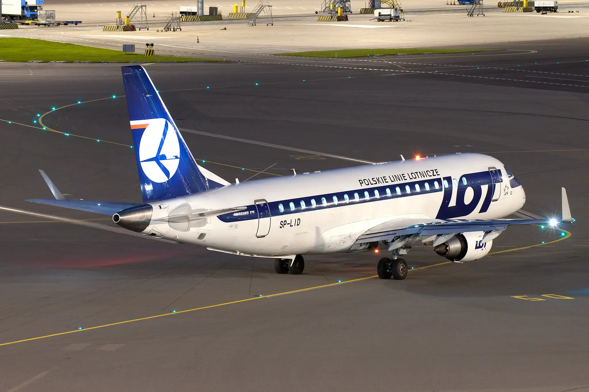 Embraer 175 | Comfortable and Agile for Regional Routes | Fliteline