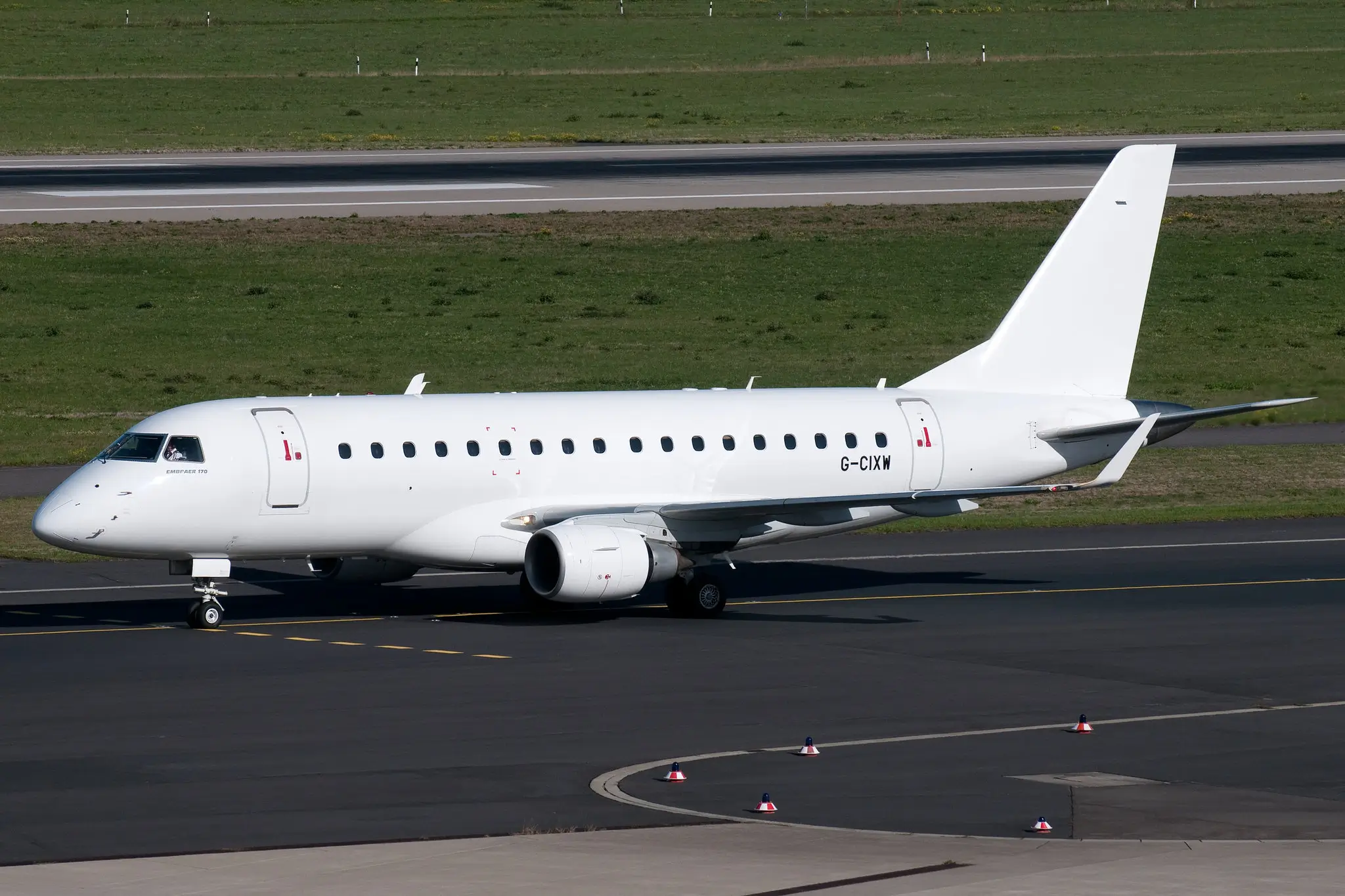 Embraer 170 | Smooth and Efficient for Short Hauls | Fliteline