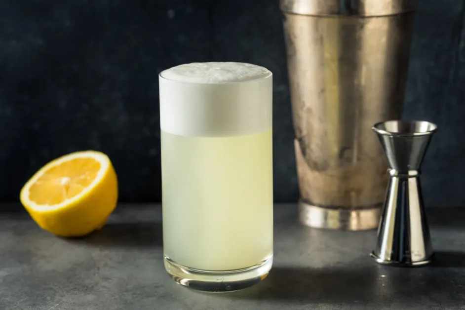 Gin Fizz opskrift Forfriskende klassisk cocktail med gin