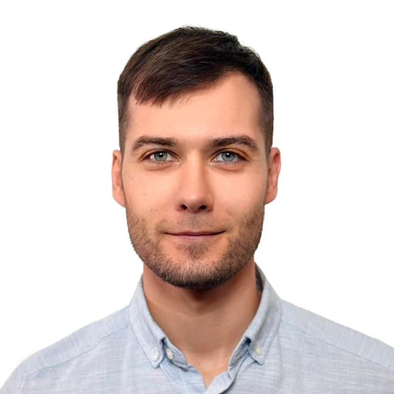 Максим Попов