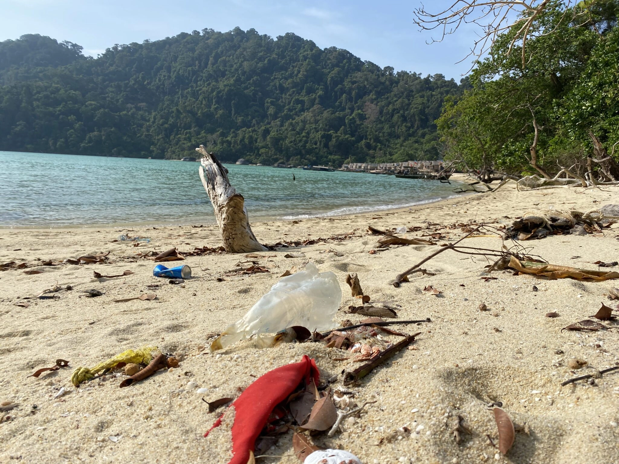 How does plastic end up in the ocean? Second Life