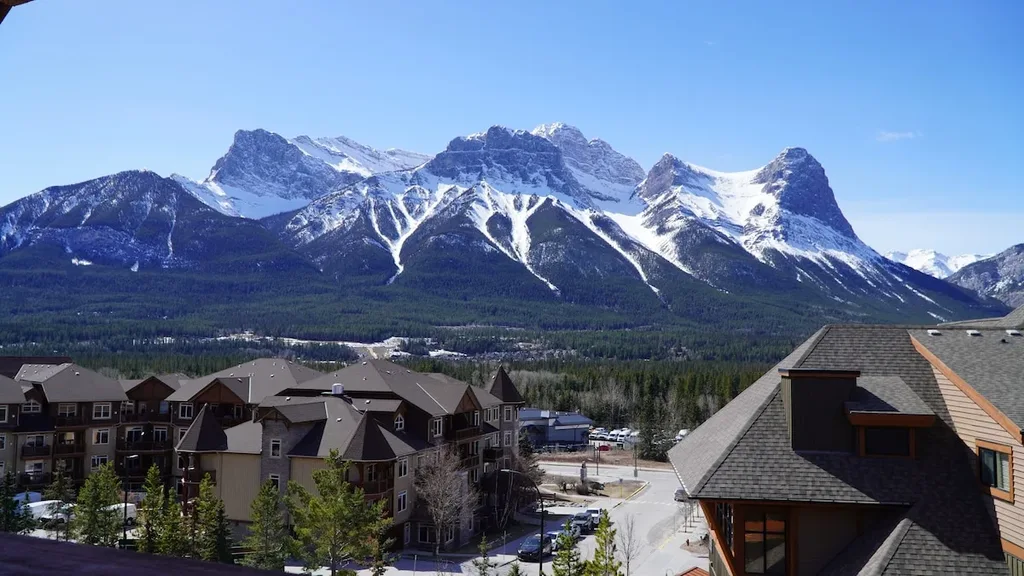 Pristine Peak Getaways
