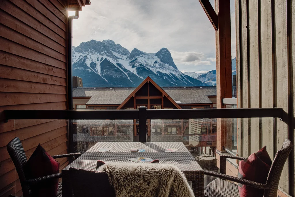 Pristine Peak Getaways