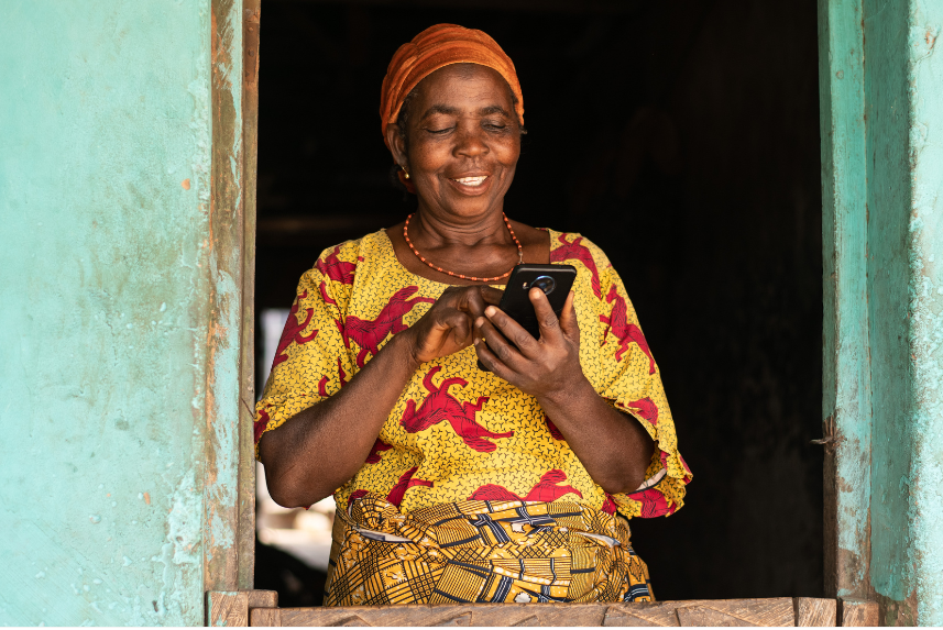 A mama using her phone