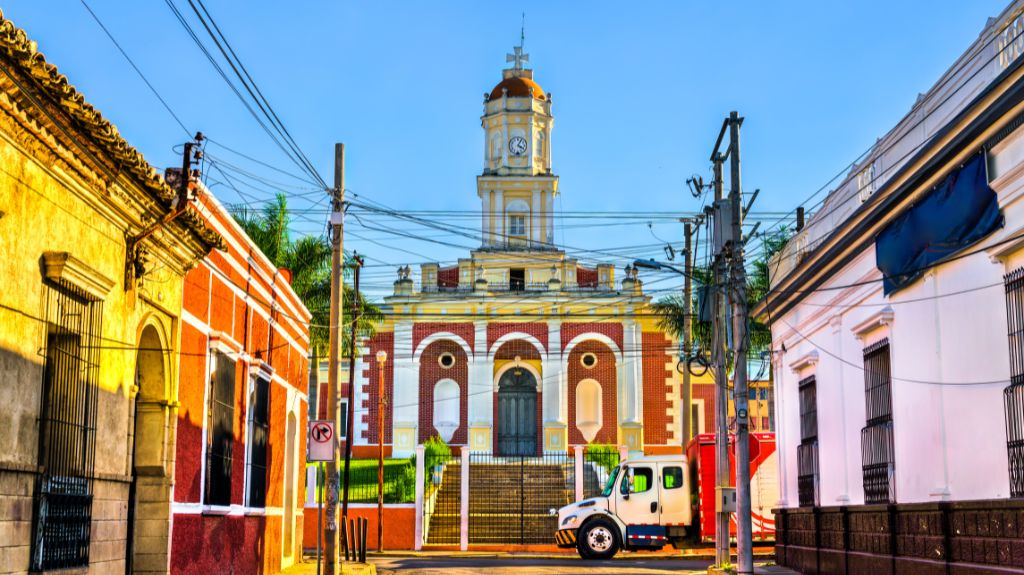 How Safe Is El Salvador For Travelers? No Permissions