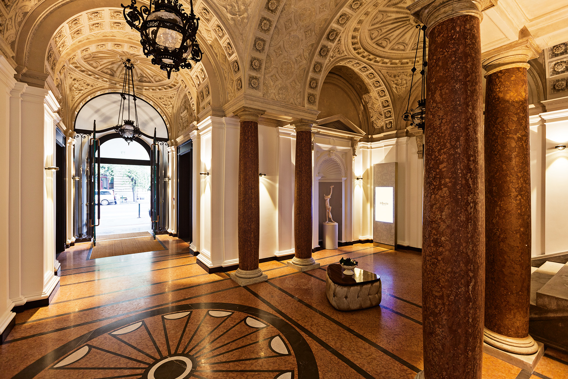 Huston hotel photo top