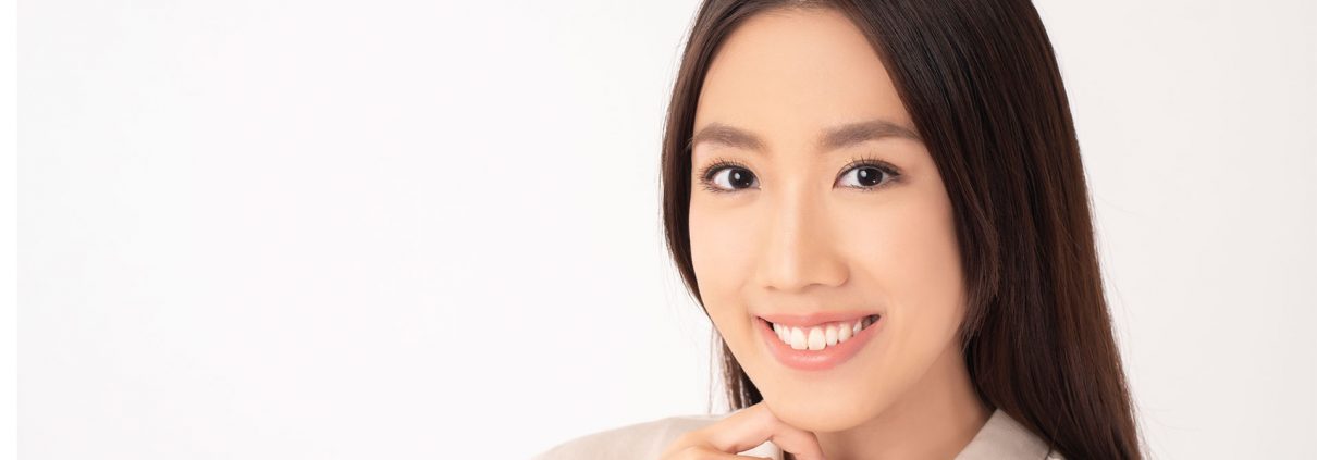 4 Reasons to Get Your Teeth Whitened Before Summer